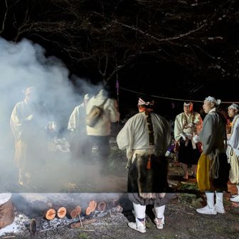 火渡り3回目ですけど、1番燃えてなかったような💦
来年はもっと早く並ばなきゃ‎
⌣̈👍🏻 ̖́-‬