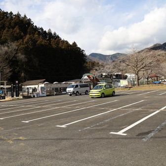 一周回って帰着。ここはマス釣り場の隣にあるドッグランの駐車場。