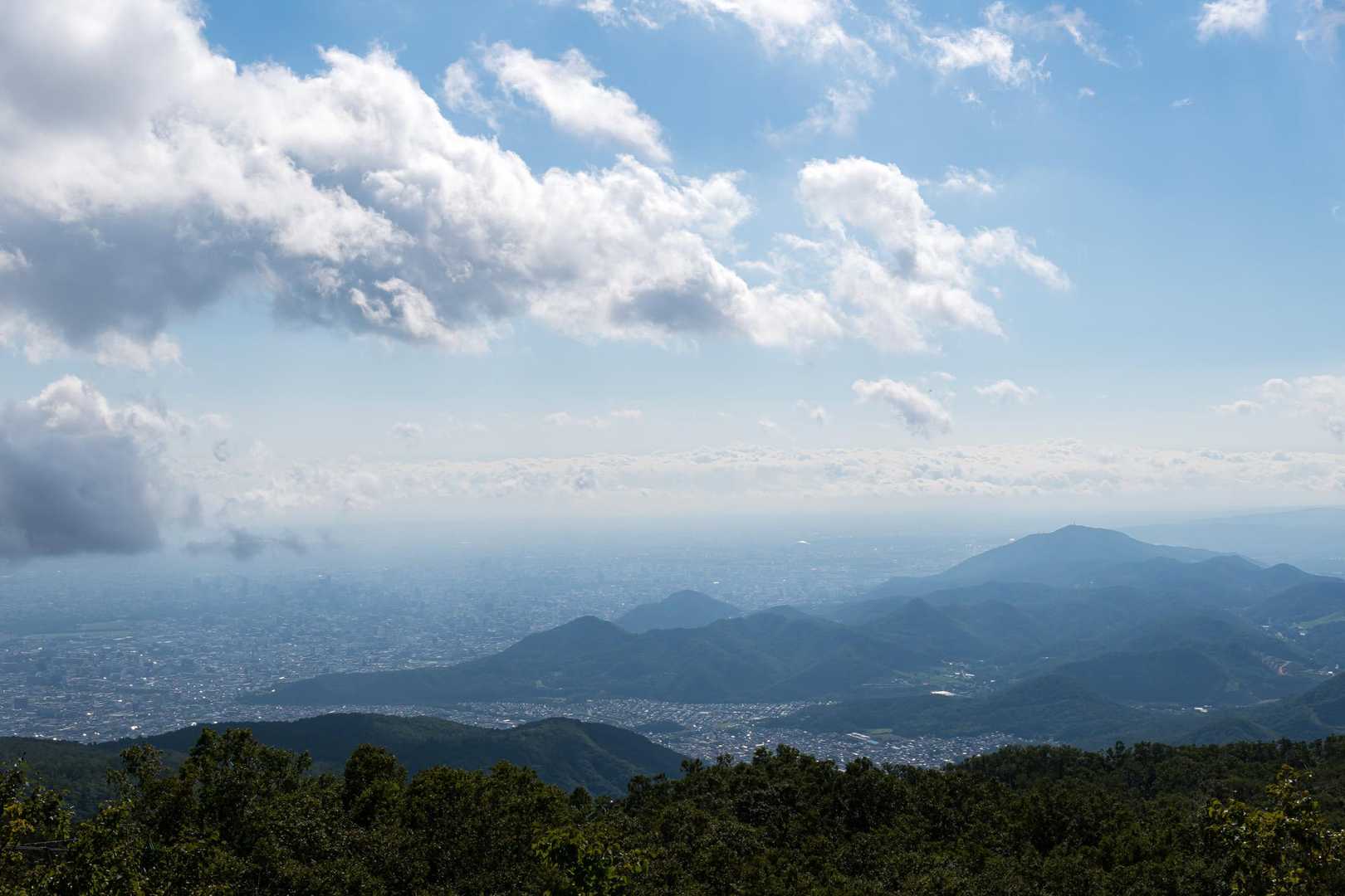 山頂手前の展望スポットにて📷✨
自然溢れる豊かな街ですね☺️