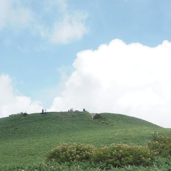女山山頂が見えます

なだらかな女性的な山ですね
塩塚に似てる？