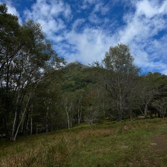 国師が原のその先に乾徳山