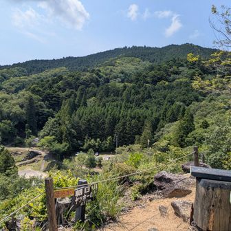 南西方向に六所山