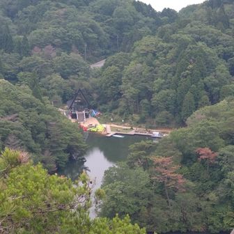 穂高湖を見下ろす。