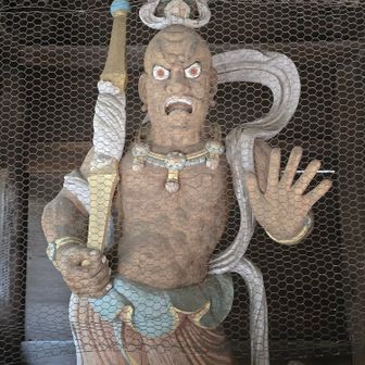 木製の仁王像…阿吽のア🙏