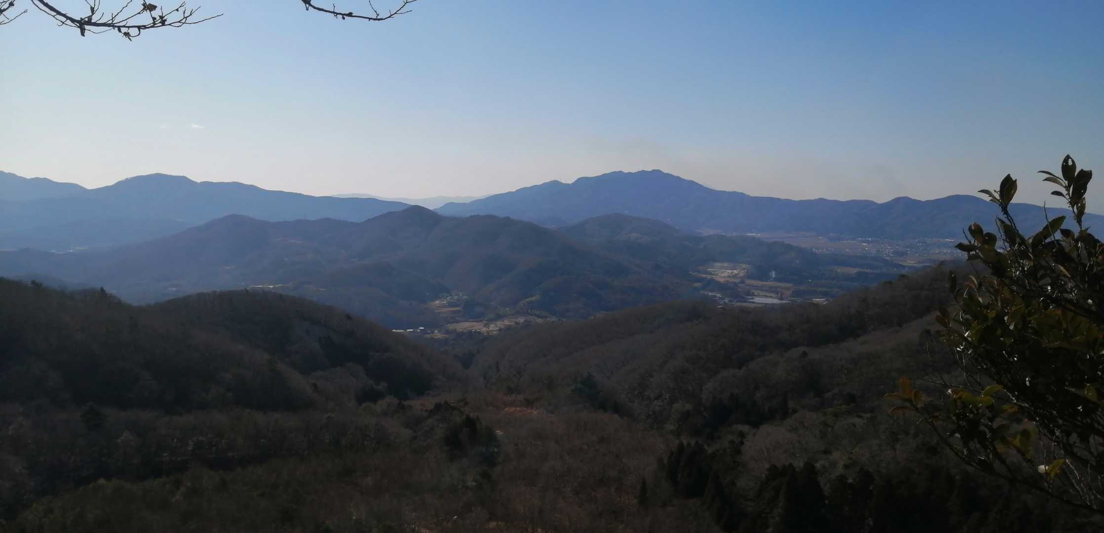 加波山　その後には筑波山がある位置関係ですが加波山に隠れているかも
