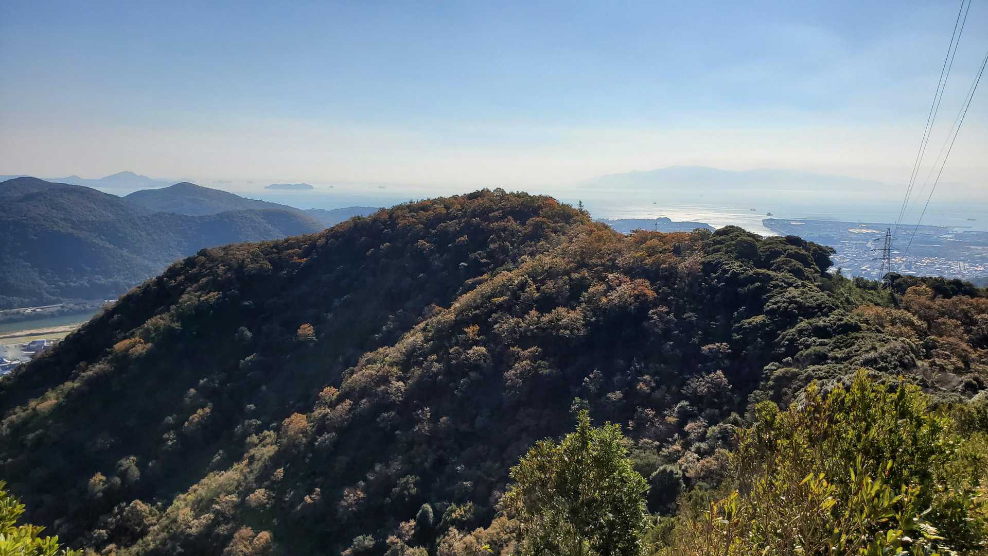 後山山頂から見た雄鷹台山