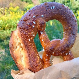 ラウゲン液の独特な風味と、様々な食感を味わえるこの形状。
プレッツェル、大好き。
