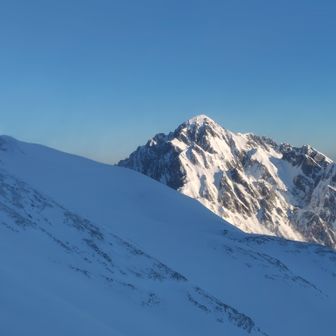 頼りになる２人のおかげで見る事が出来た剱岳。モルゲンに間に合わなかったけど、ここまで来られただけでも私は十分！２人には本当に感謝！！