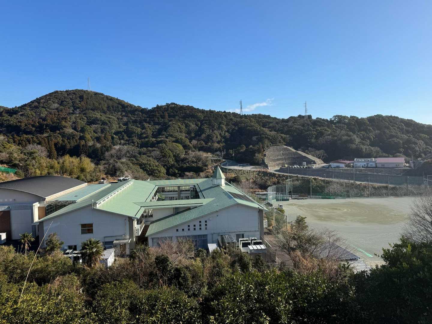 中学校🏫
ただいま、授業中ですね✏️📕