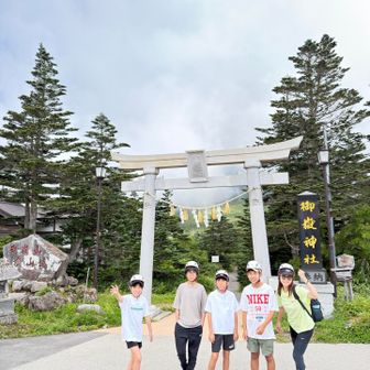 登ります🗻ヘルメット借りました5個1万円⛑️
みんなかぶってなかったね😴
嫁はいらんかったじゃん言ってた😭
俺はいるって言った🤣
安全第一です💪