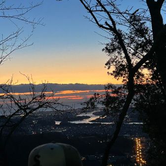 5時半起き、6時出発🚶‍♀️
岩国城ロープウェイ山頂駅で
ご来光🌅待ち　寒い😨