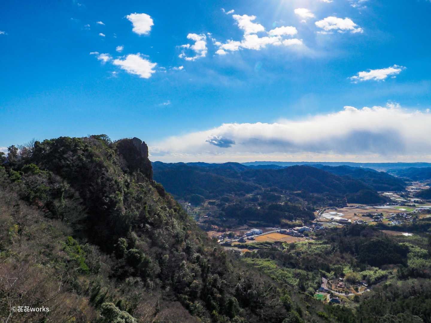 北峰から南峰を臨む