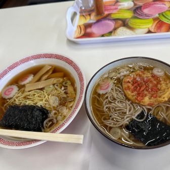 雲海荘で天ぷら蕎麦¥1200と醤油ラーメン¥1000🍜