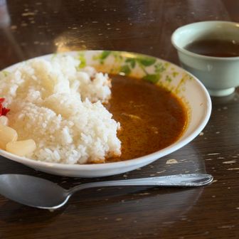 お昼ご飯はカレー
お腹ペコペコ