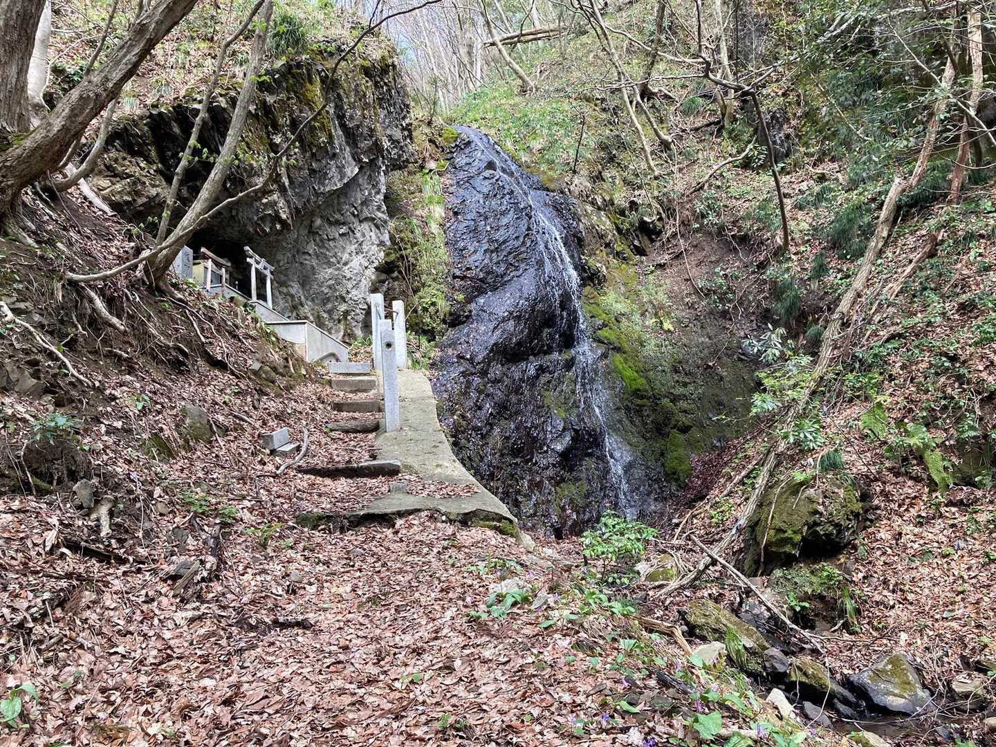 奥の院の滝☺️ここ好きです
