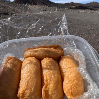 三島岳近くでお昼休憩　3つ食べて、残りは2個は
下山して富士宮口五合目駐車場で帰る前に
車の中でいただきましたよ(^^)