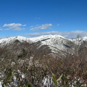 三国山山頂からちょっと先まで歩くと
平標山🏔️仙ノ倉山🏔️エビス大黒ノ頭🏔️
何？何？エビス大黒ノ頭🏔️なんて格好いい名前じゃない。こ...これはいつか行かなきゃ😁