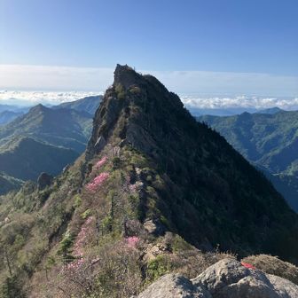 お隣の天狗岳、向かいます。