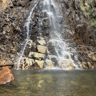 滝壺がきれい😍
ここで滝修行🧘‍♀️できそうだねーって！
