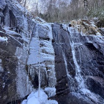 垂直やんけ😳ロープ貼り付いとる