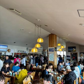 パン屋さん🥐の中は大混雑