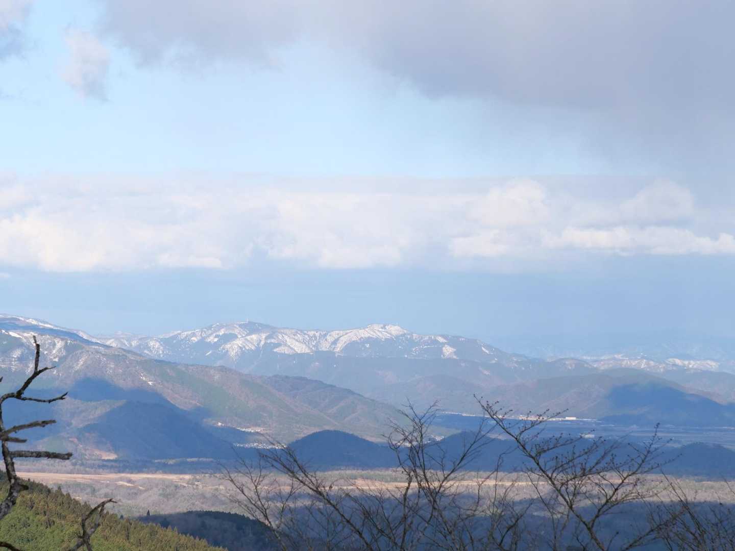 どこの山々だろー
きれい🥰

ゆっくり遊んで
ゆっくり下山(੭*｡•o•｡)੭❄️🫧