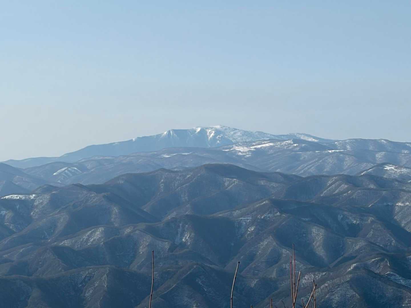 北上山地秀峰　早池峰山
手前に北部北上山地の準平原が広がる