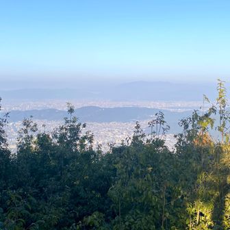 西側の景色
京都は黄砂の影響で霞んでいます。
