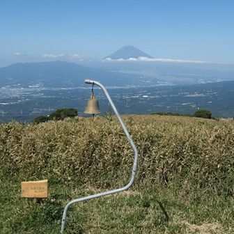 玄岳山頂 玄岳の音色という鐘を鳴らしました☺️
音が大きくてビックリです(^o^)