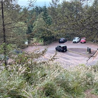 駐車場到着、スタートは１番手、下山時もガラガラ