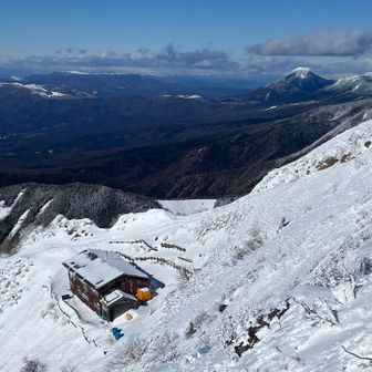 権現小屋
開かずの山小屋です
蓼科山も見えた☺️