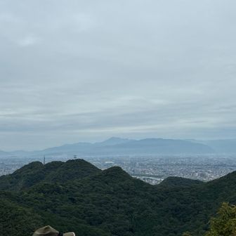 正面奥に伊吹山　登山道の回復は望めないのでしょうか？