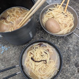 キクラゲは持ってきたけたケド、ネギ忘れまして😅
見た目悪いケド、お味はバツグン！！