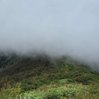 振り返り。通過した後雲に覆われ。
