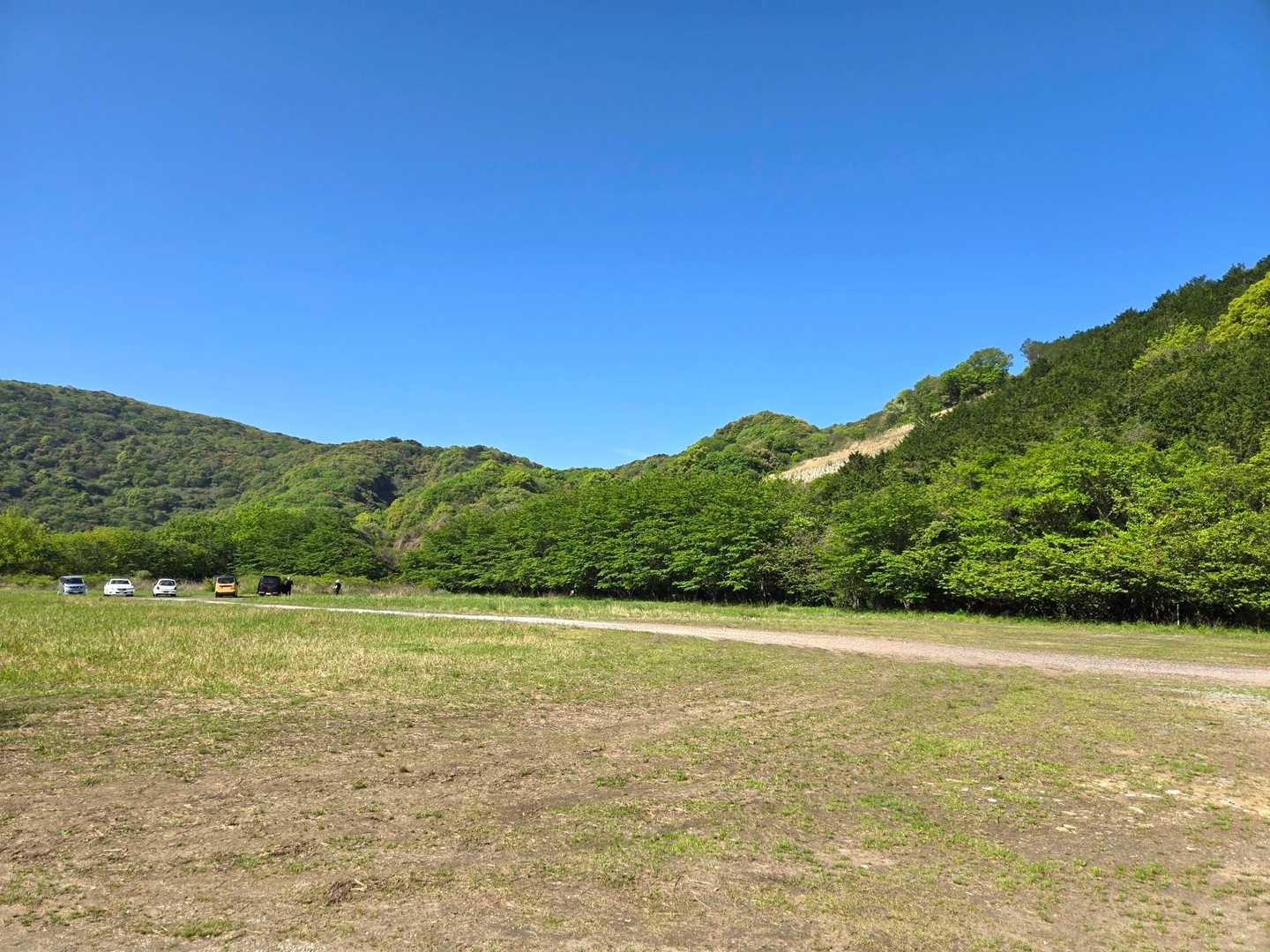 金山サクラアジサイ園登山口からスタートです🌸
広～い駐車場がありました