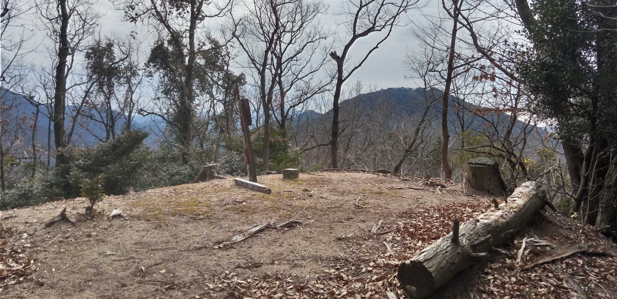 葛城山の山頂😄正面が岩石山です❗
