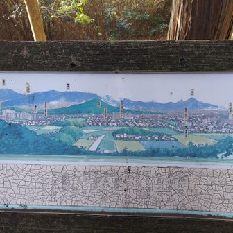 下にも舒明天皇の和歌が書かれております