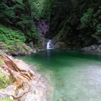 ⛩️で神主さんと朝のご挨拶をして先ずは「千ヶ淵」へ
渓谷散策を楽しみスタートします🚶‍♀️