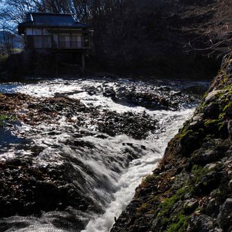 1ヶ月ほど前に来た時と比べると水量が多い。ミッドカットの靴で問題なし。
