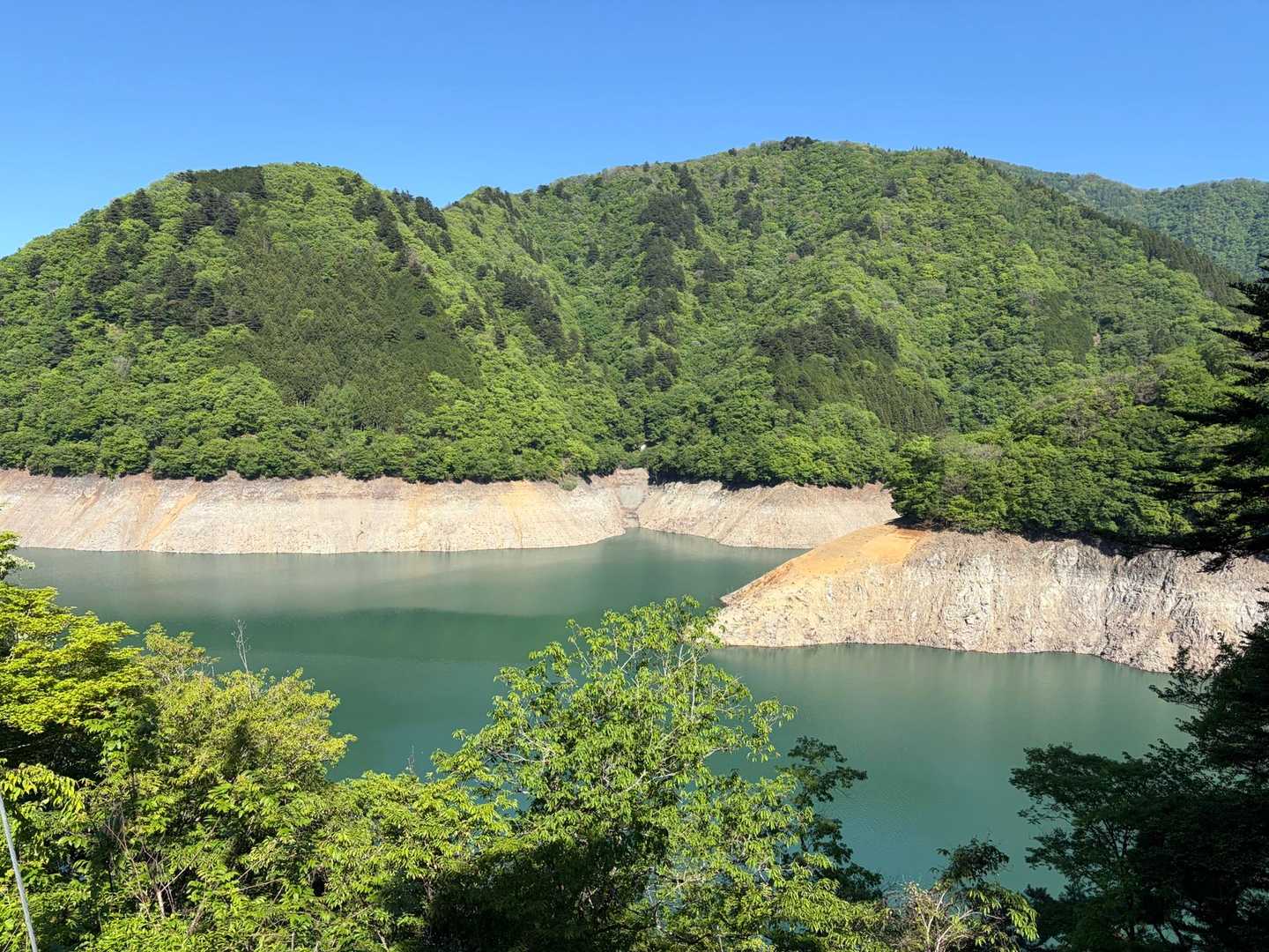 奥多摩湖、水量少ないですね…