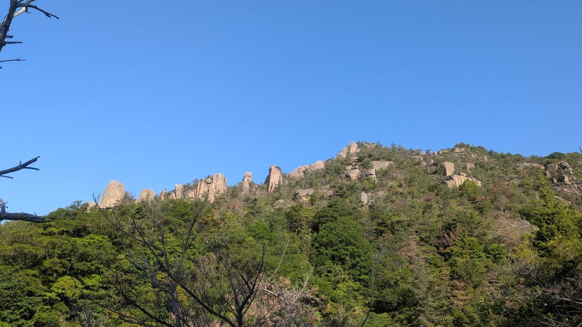 で!さっそくカッコいい岩の城🏰