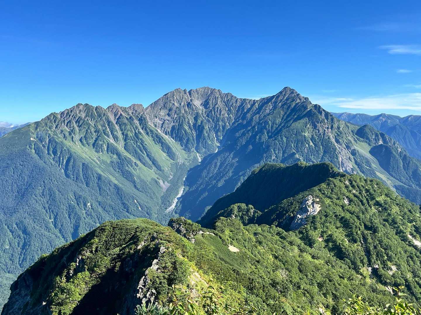 西穂高岳から奥穂高、前穂までくっきり見えました
