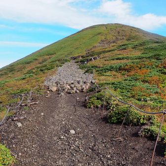 秋田駒ヶ岳の最高峰の男女岳に向かいます♪