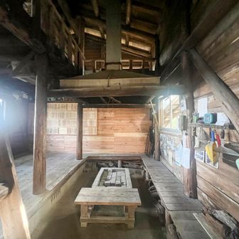 山小屋内部、奇麗です。