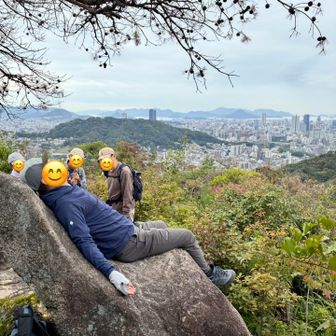 ソファ岩🪨到着
くつろぐ人
ビビリの私はくつろげない（笑）

ここもビュースポット