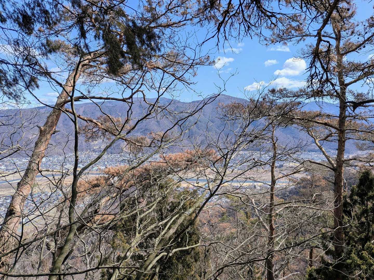 先週、登った五里ヶ峯。ずっと雲が掛かってたけどいつの間にか見えるようになった(・。・)
