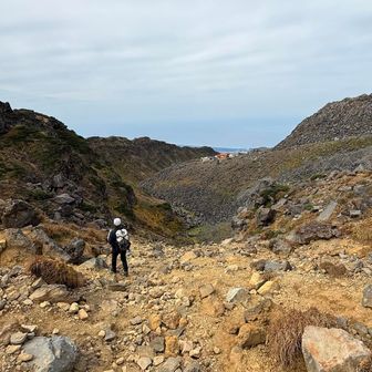 七高山で休憩して新山へ