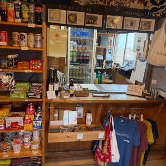 色々売っています🍻🍶👕
ちなみにカード💳決済可能👍
