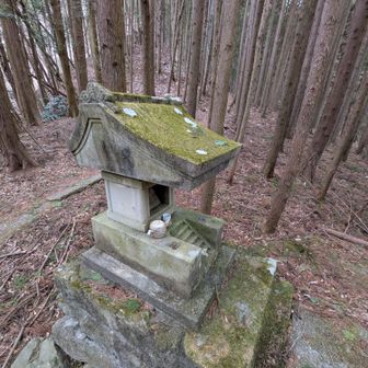 YAMAPではここが荒船神社奥の院となっています🙏