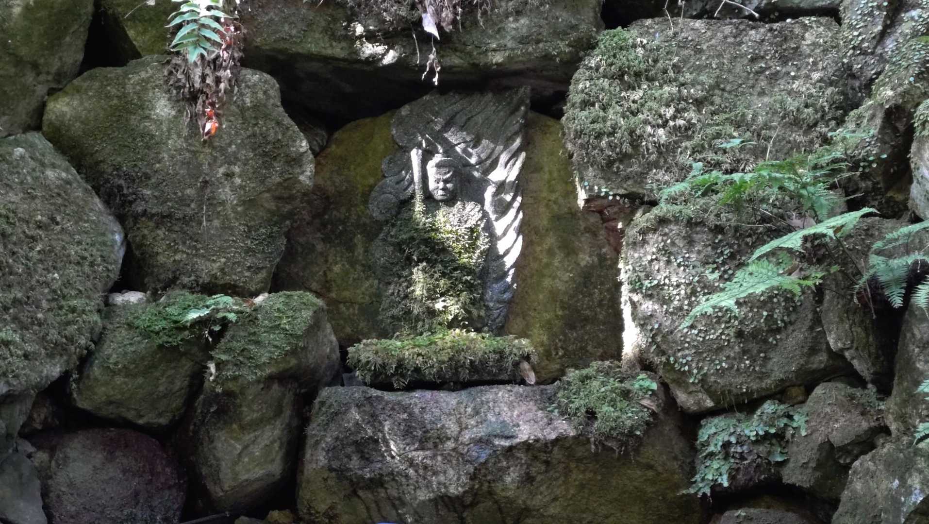 しずく谷不動尊